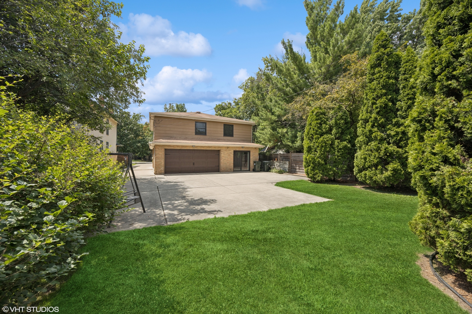 125 Barrypoint Road, Riverside, IL 60546