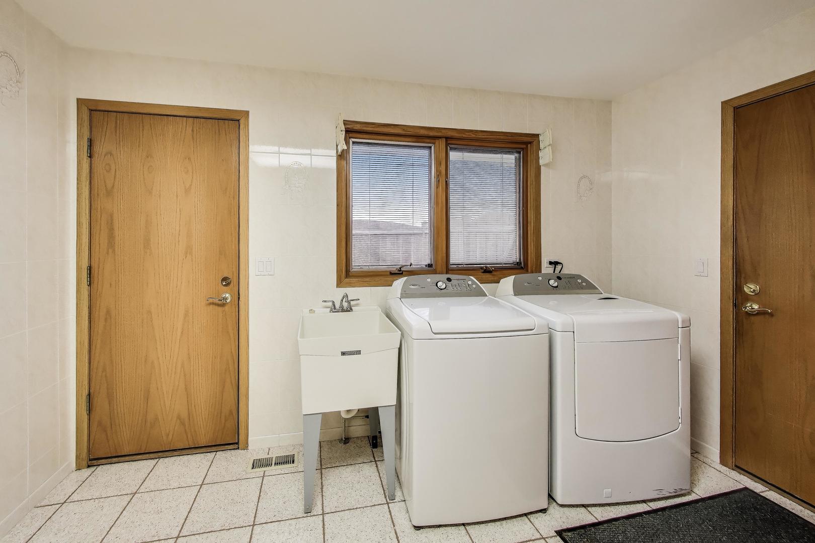 3617 Ari Lane, Glenview, IL 60026