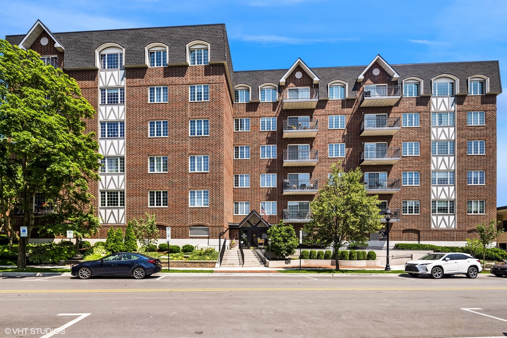 501 Forest Avenue #305, Glen Ellyn, IL 60137