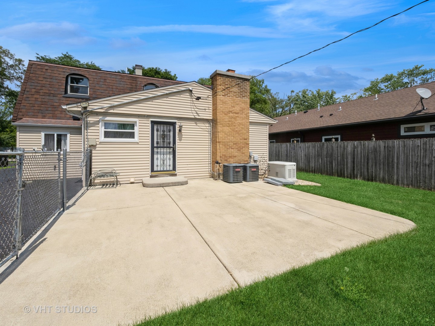 2207 Eastman Street, Rolling Meadows, IL 60008