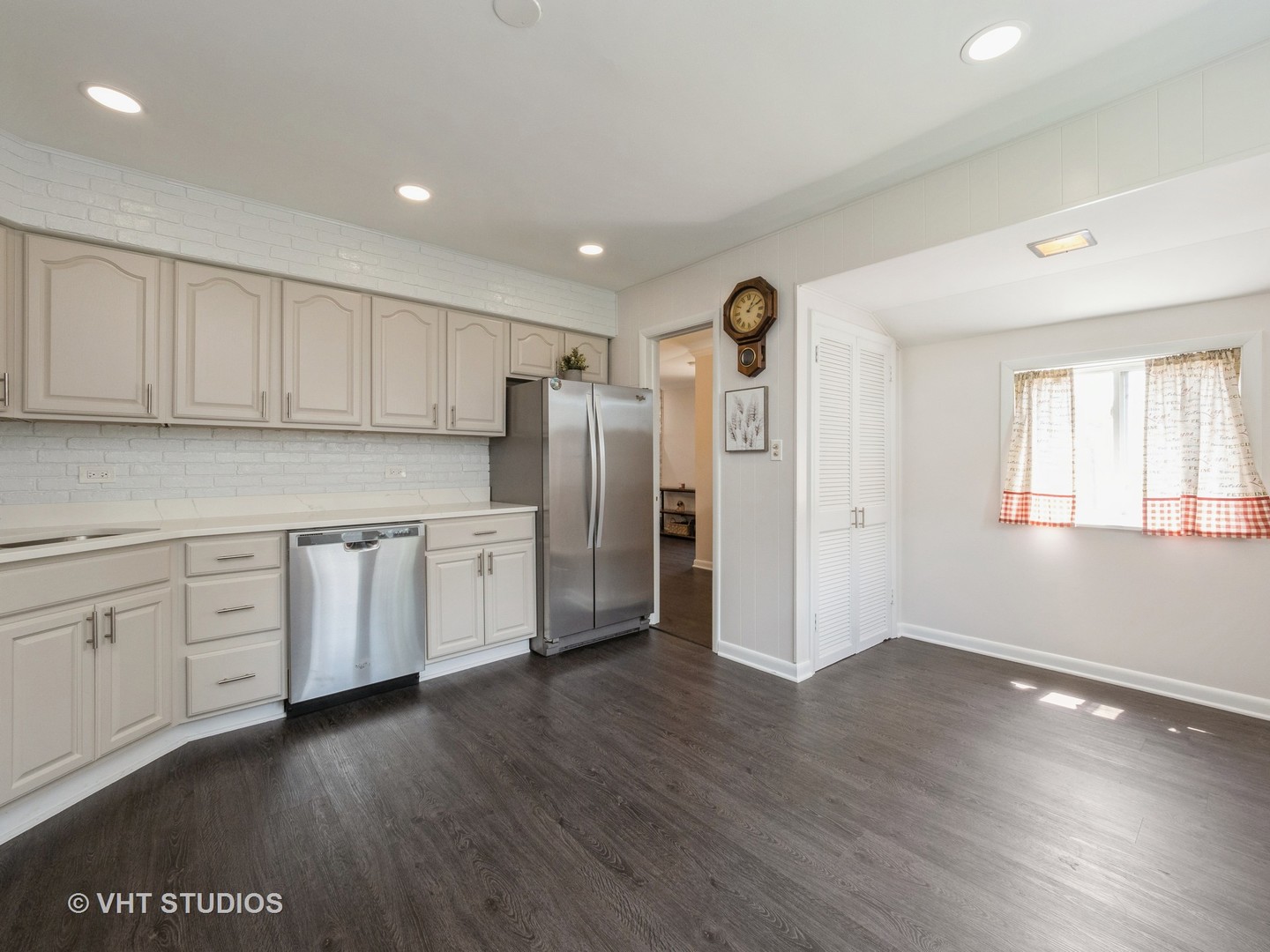 2207 Eastman Street, Rolling Meadows, IL 60008