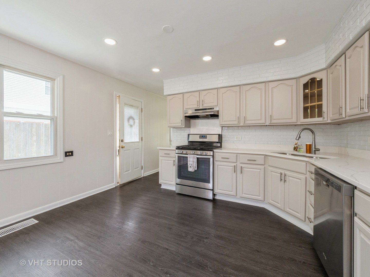 2207 Eastman Street, Rolling Meadows, IL 60008