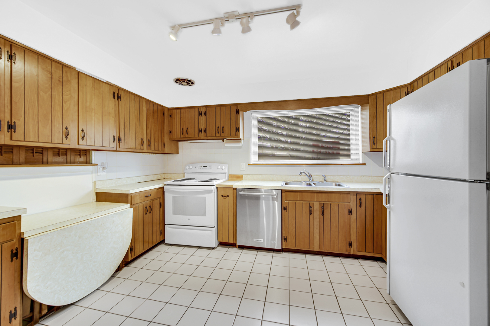 302 N Lincoln Lane, Arlington Heights, IL 60004