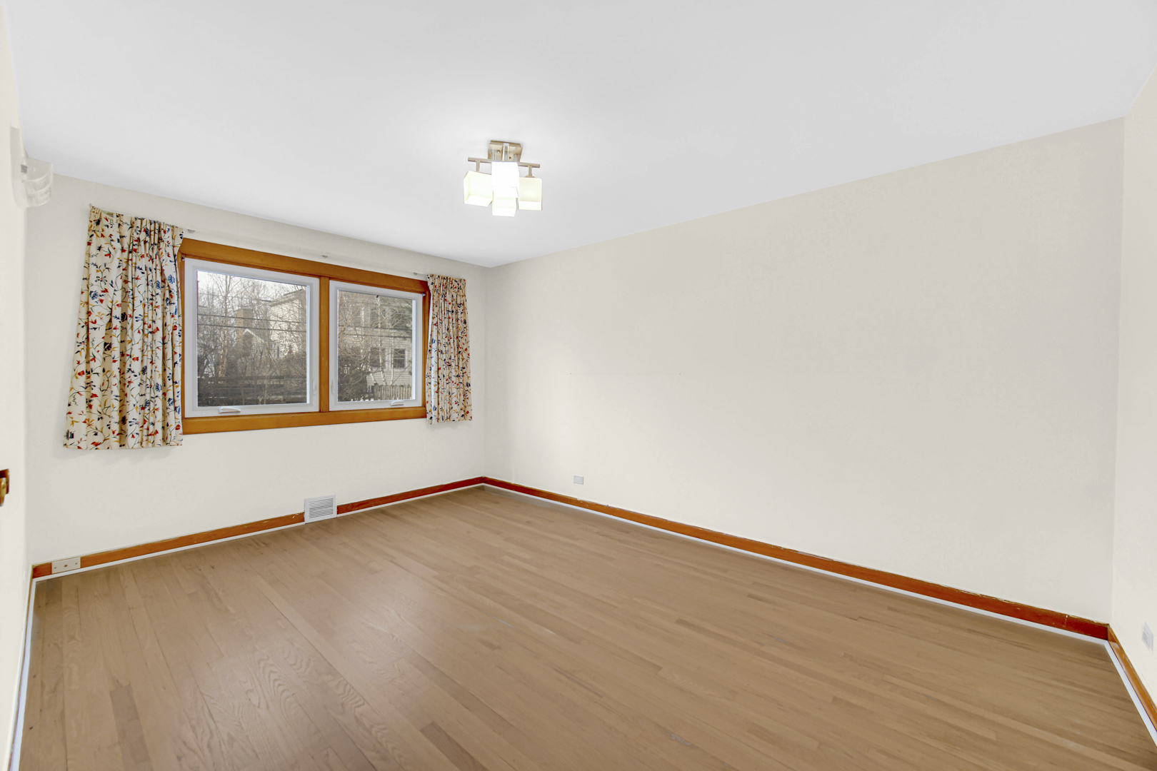 302 N Lincoln Lane, Arlington Heights, IL 60004