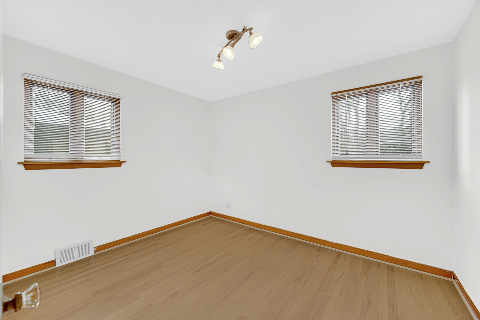 302 N Lincoln Lane, Arlington Heights, IL 60004