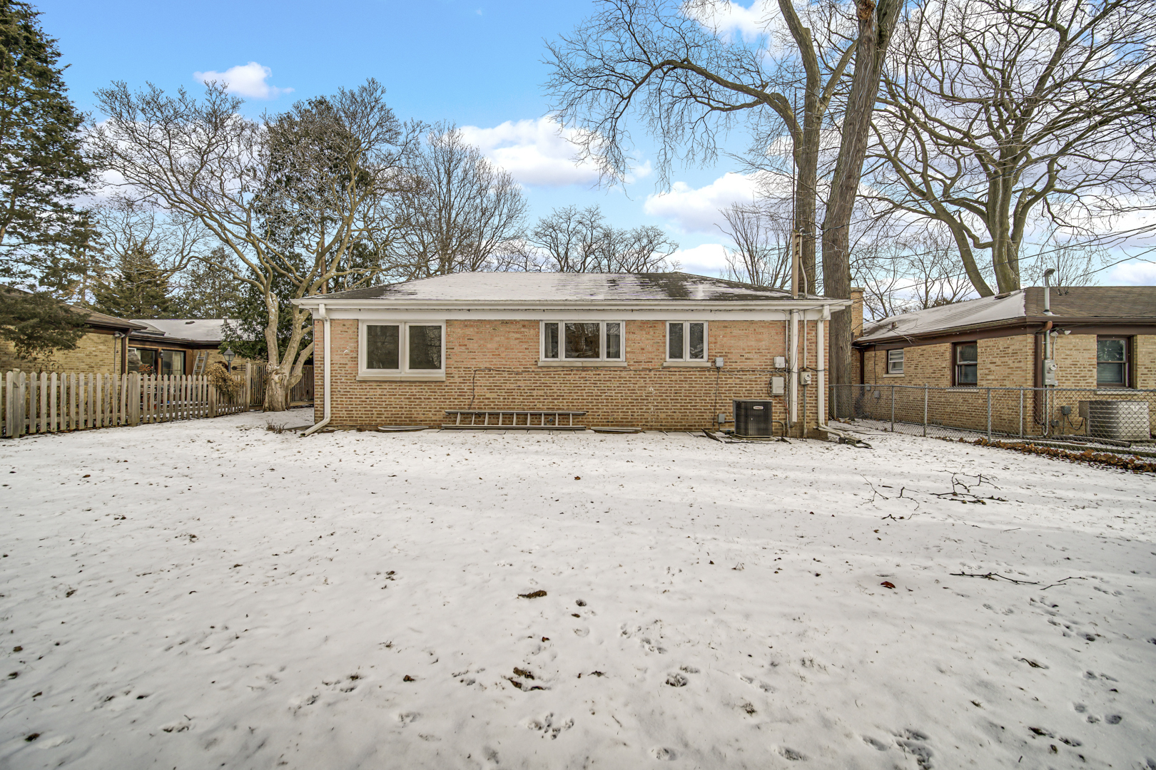 302 N Lincoln Lane, Arlington Heights, IL 60004