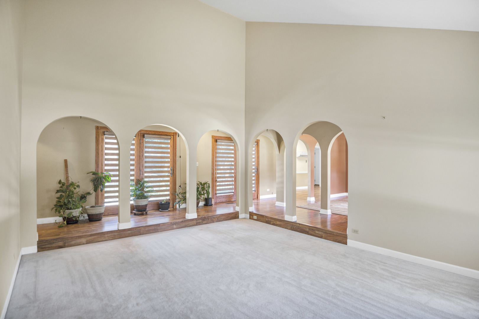 219 Brookside Drive, Elgin, IL 60123