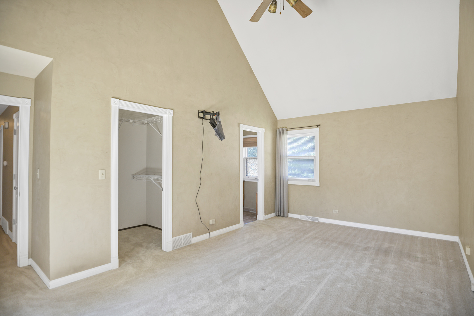 219 Brookside Drive, Elgin, IL 60123