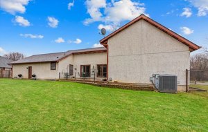 219 Brookside Drive, Elgin, IL 60123