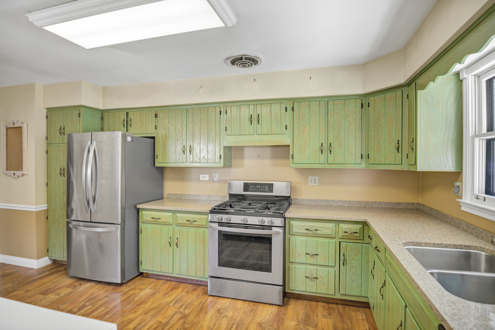 219 Brookside Drive, Elgin, IL 60123