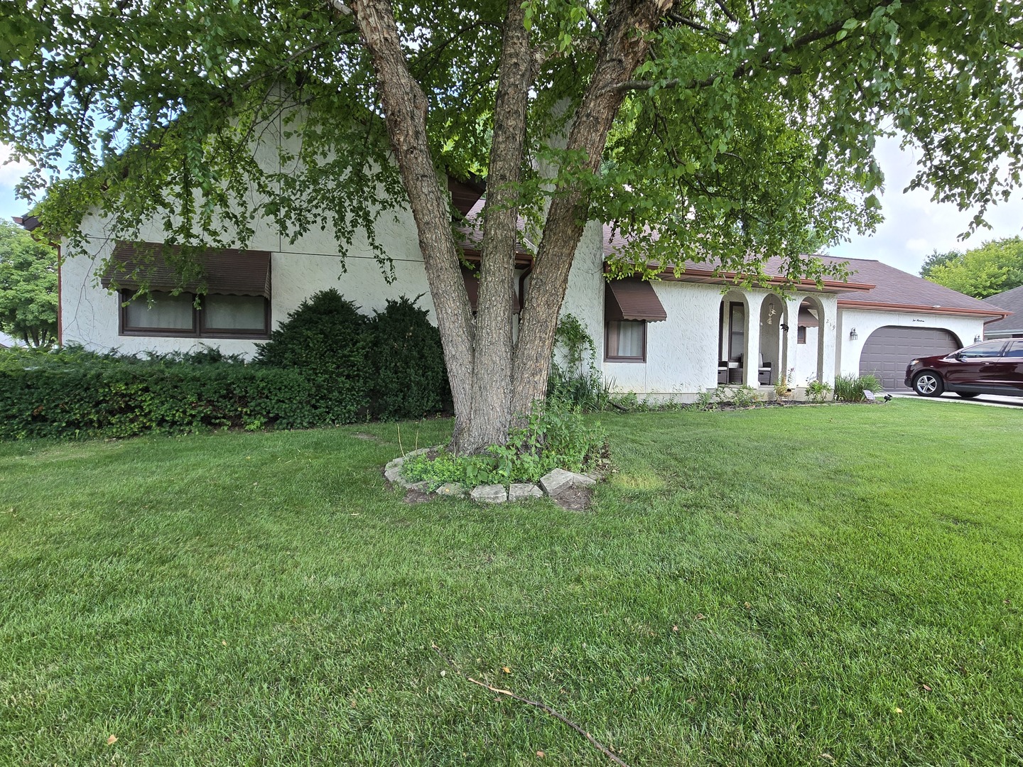 219 Brookside Drive, Elgin, IL 60123