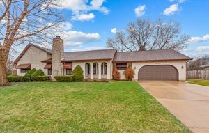 219 Brookside Drive, Elgin, IL 60123