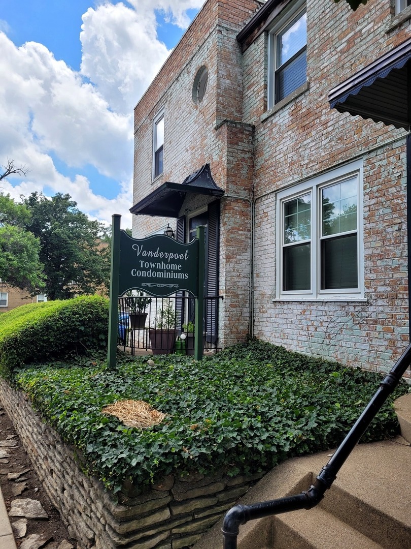 9522 S Vanderpoel Avenue, Chicago, IL 60643