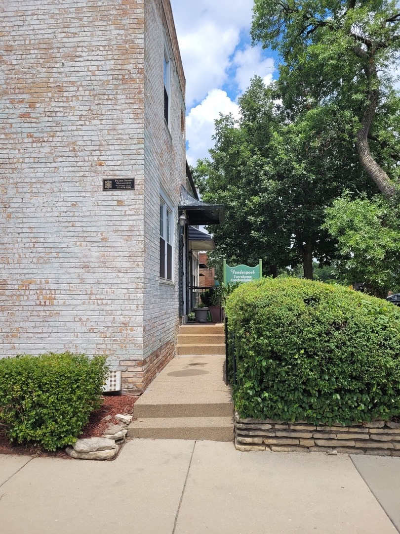 9522 S Vanderpoel Avenue, Chicago, IL 60643