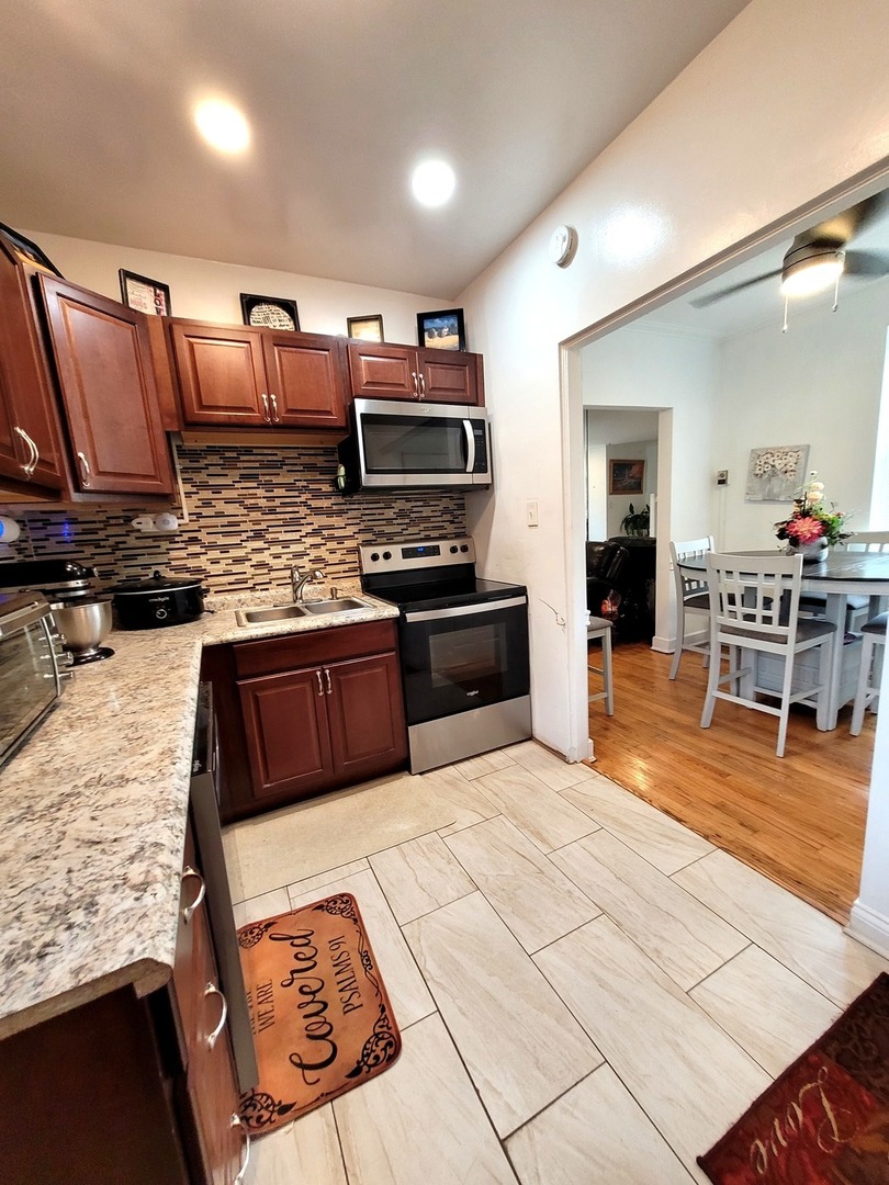 9522 S Vanderpoel Avenue, Chicago, IL 60643