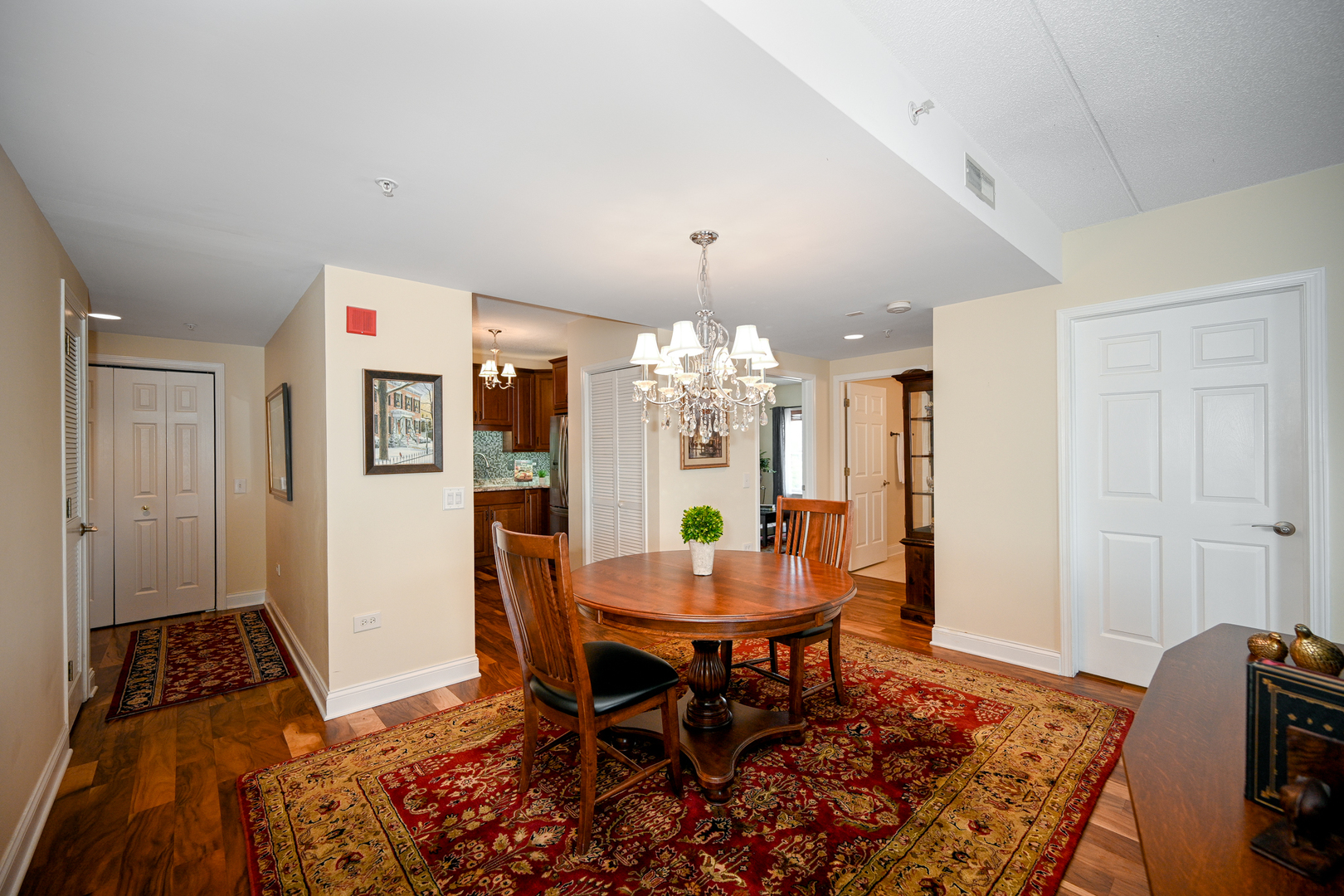 570 Crescent Boulevard #403, Glen Ellyn, IL 60137