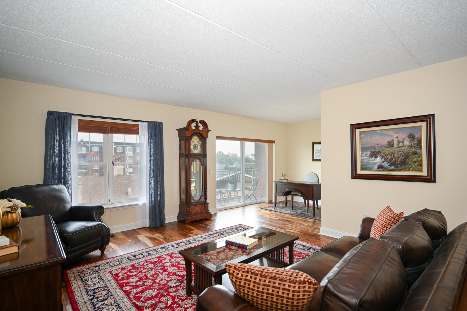 570 Crescent Boulevard #403, Glen Ellyn, IL 60137
