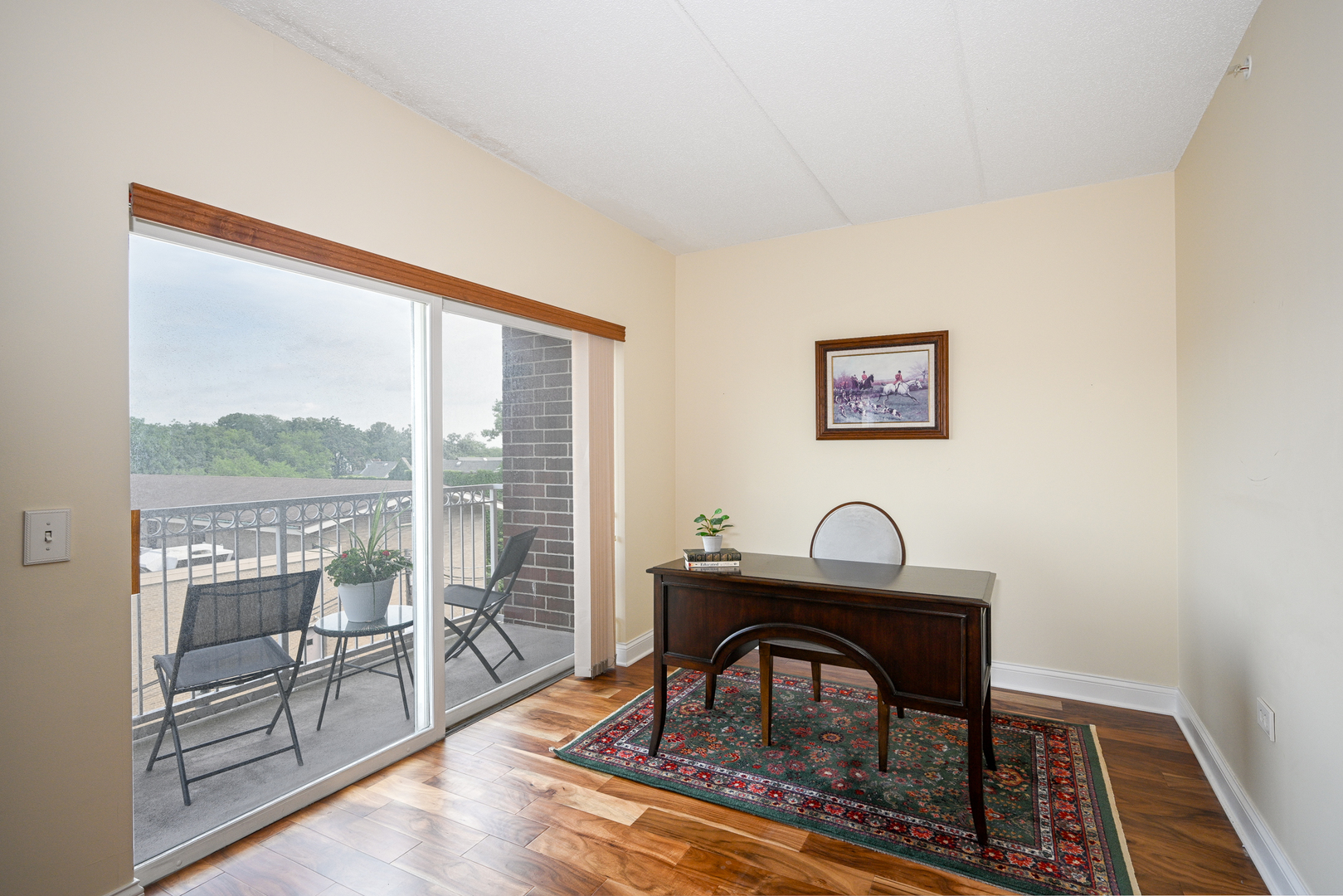 570 Crescent Boulevard #403, Glen Ellyn, IL 60137