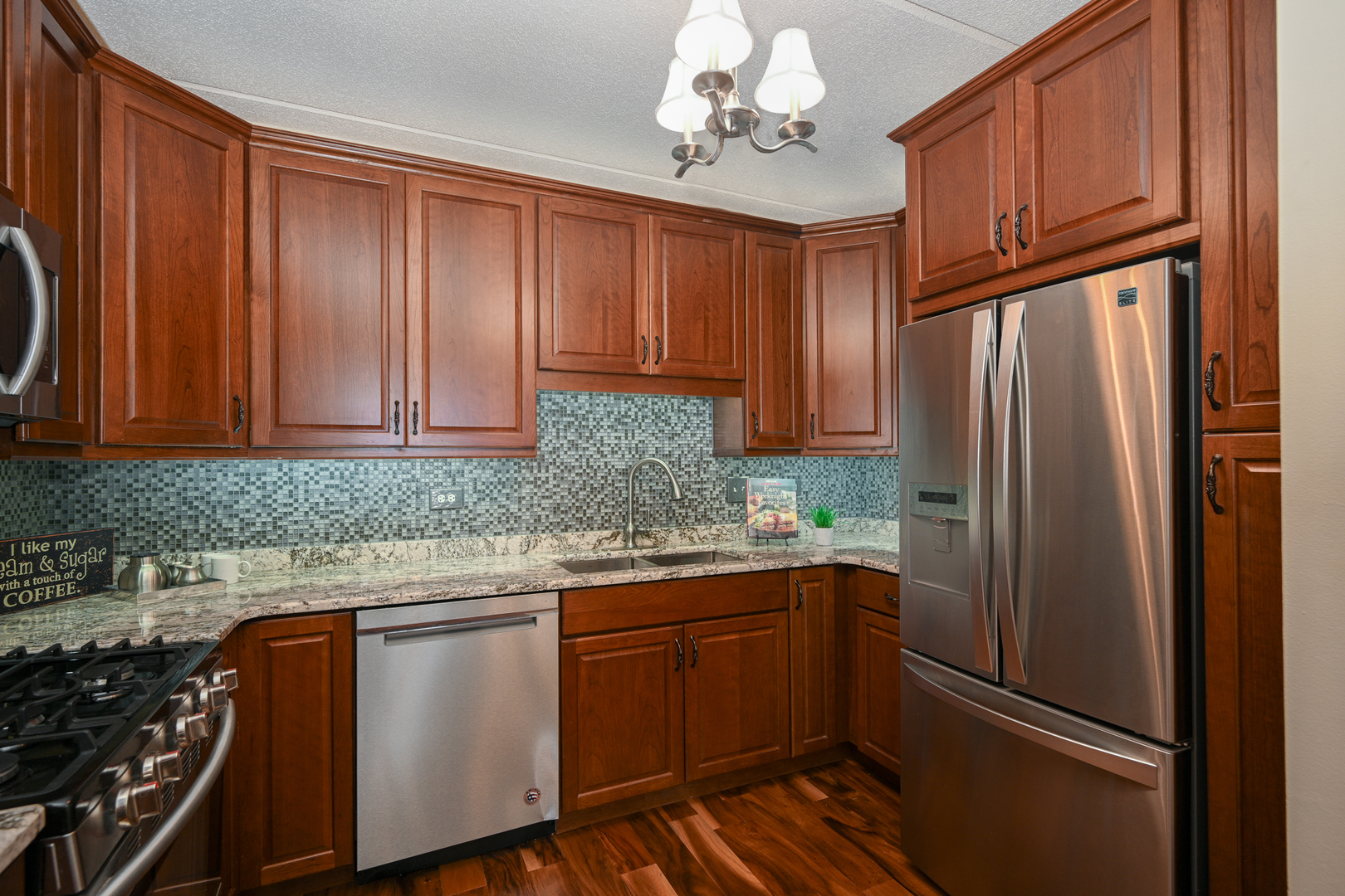 570 Crescent Boulevard #403, Glen Ellyn, IL 60137