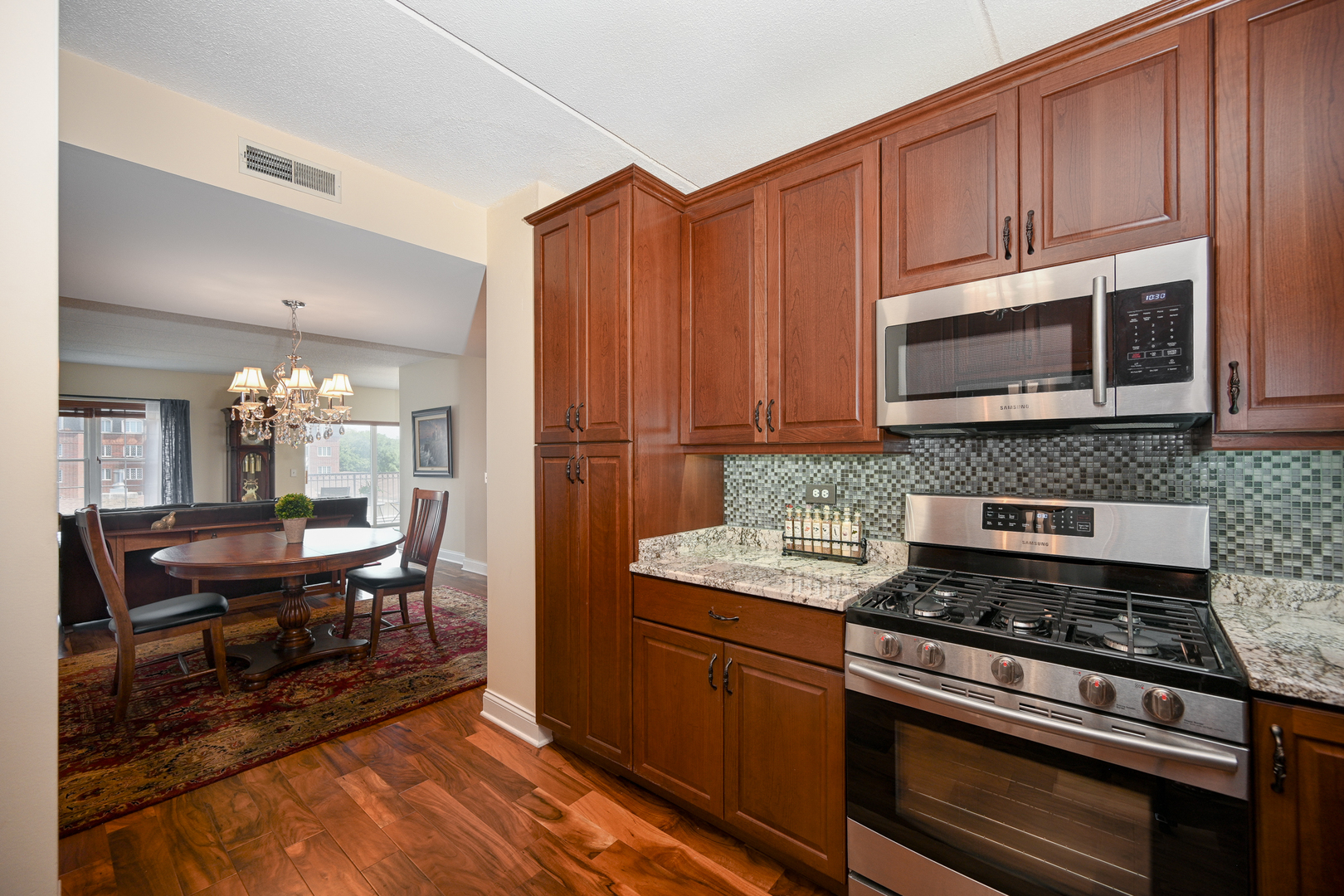 570 Crescent Boulevard #403, Glen Ellyn, IL 60137