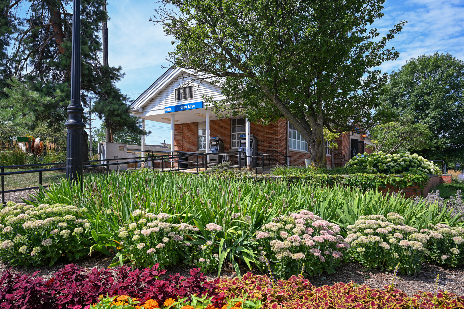 570 Crescent Boulevard #403, Glen Ellyn, IL 60137