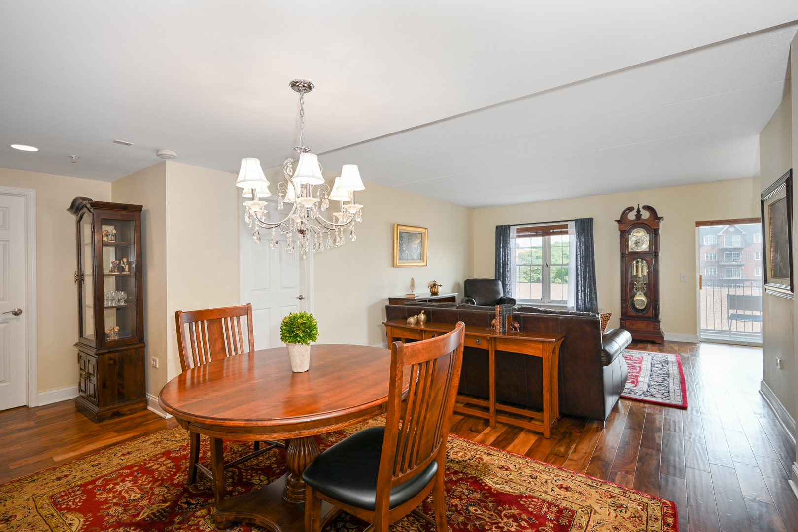 570 Crescent Boulevard #403, Glen Ellyn, IL 60137