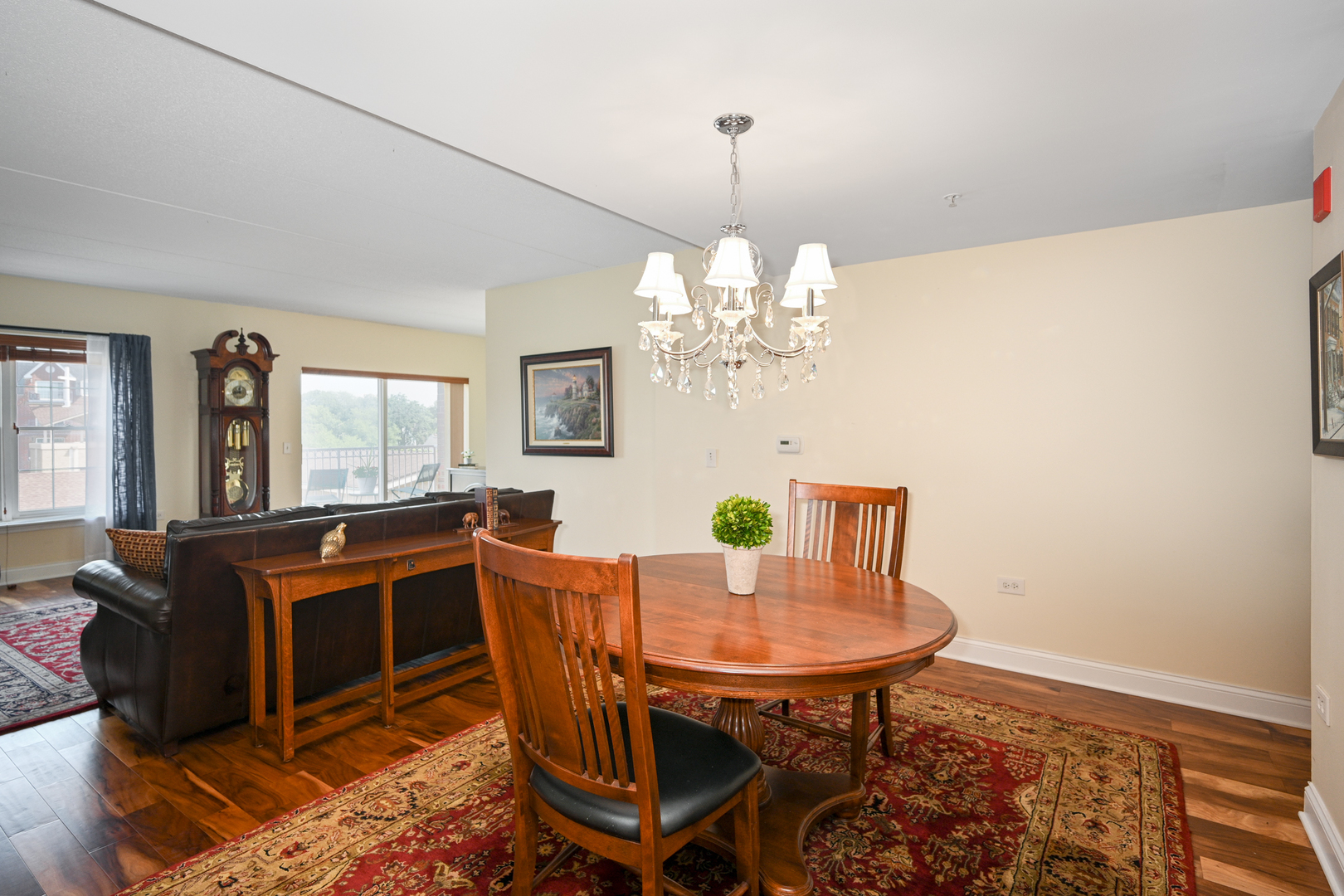 570 Crescent Boulevard #403, Glen Ellyn, IL 60137