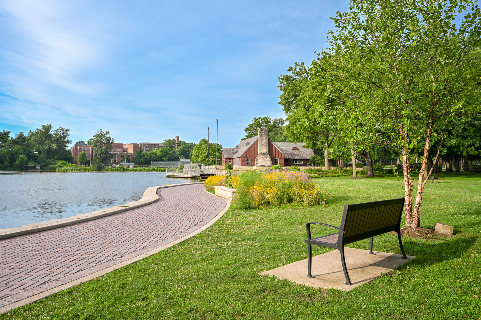 570 Crescent Boulevard #403, Glen Ellyn, IL 60137