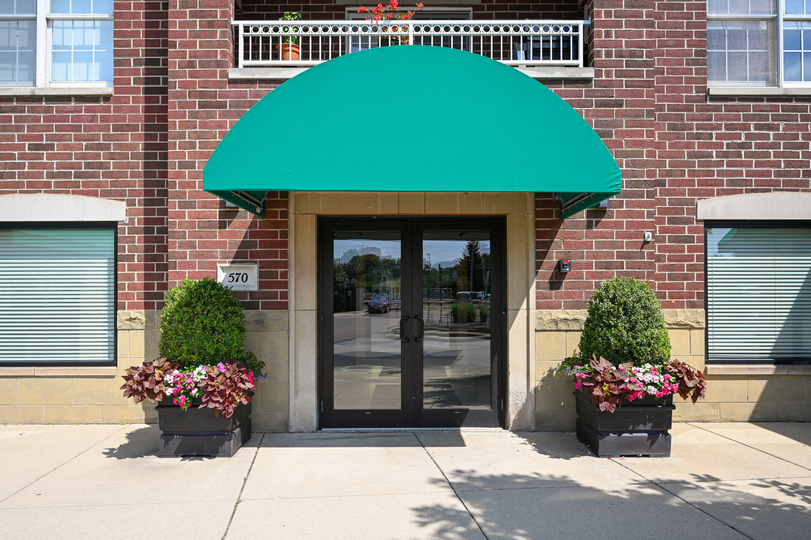 570 Crescent Boulevard #403, Glen Ellyn, IL 60137