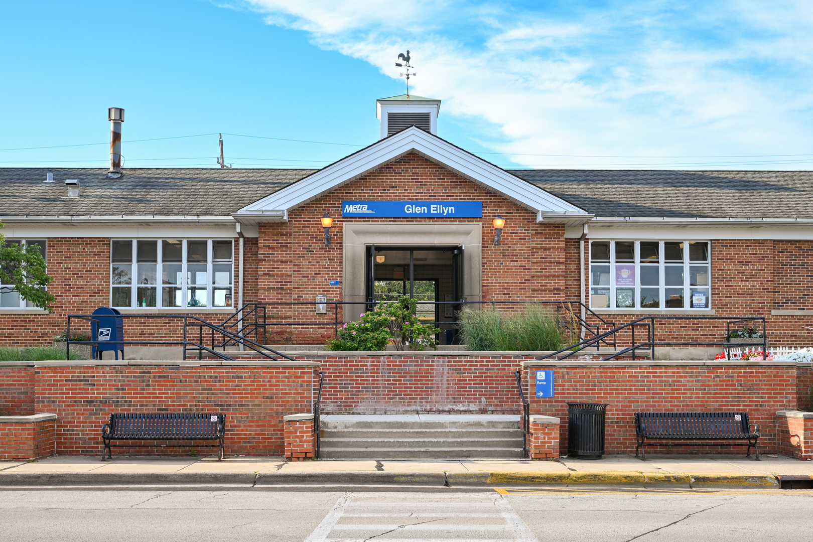 570 Crescent Boulevard #403, Glen Ellyn, IL 60137