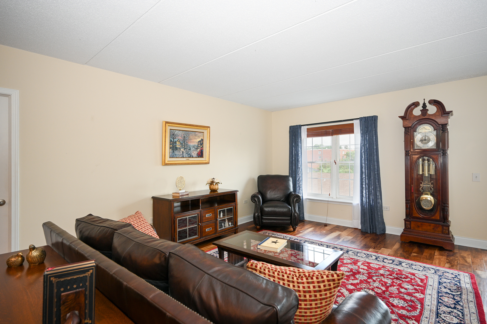 570 Crescent Boulevard #403, Glen Ellyn, IL 60137