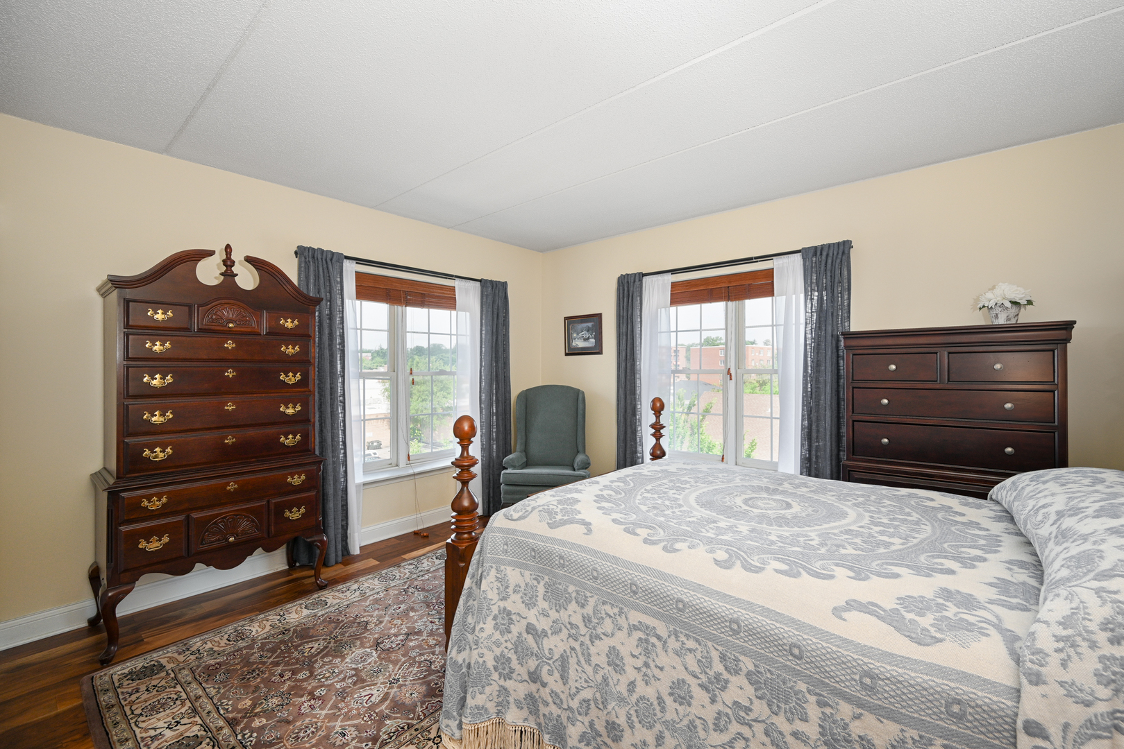 570 Crescent Boulevard #403, Glen Ellyn, IL 60137