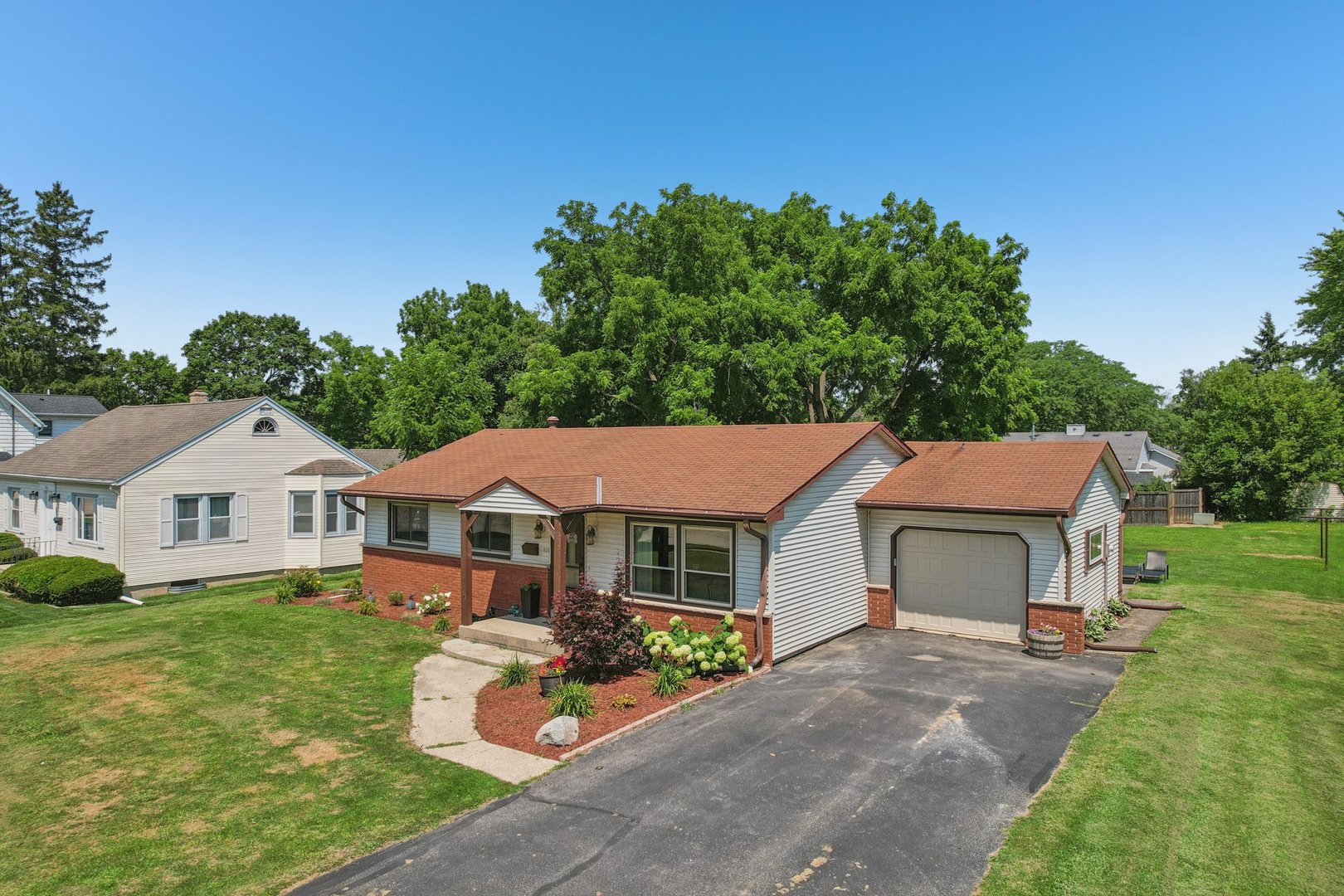 620 E Main Street, Waterford, WI 53185