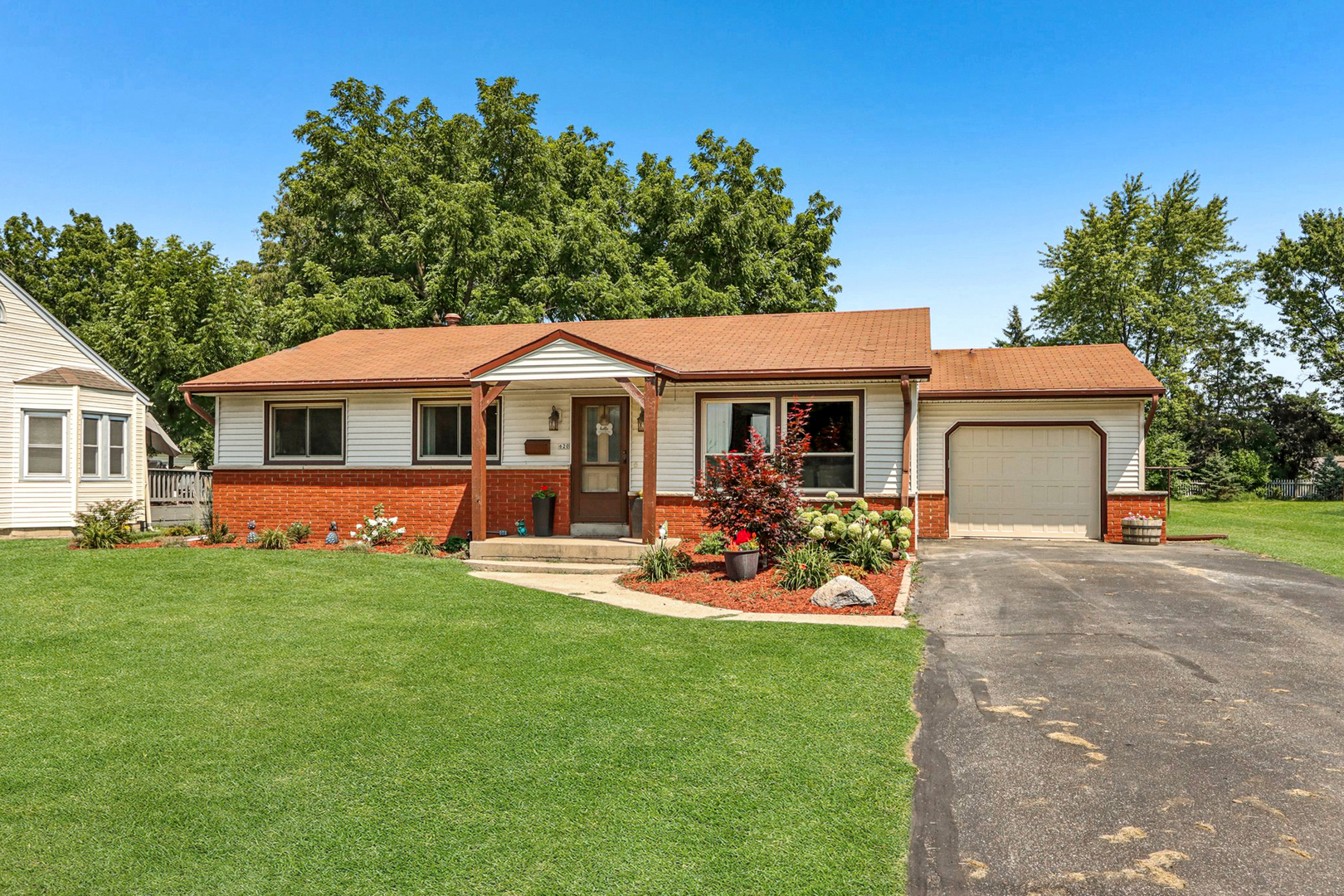 620 E Main Street, Waterford, WI 53185