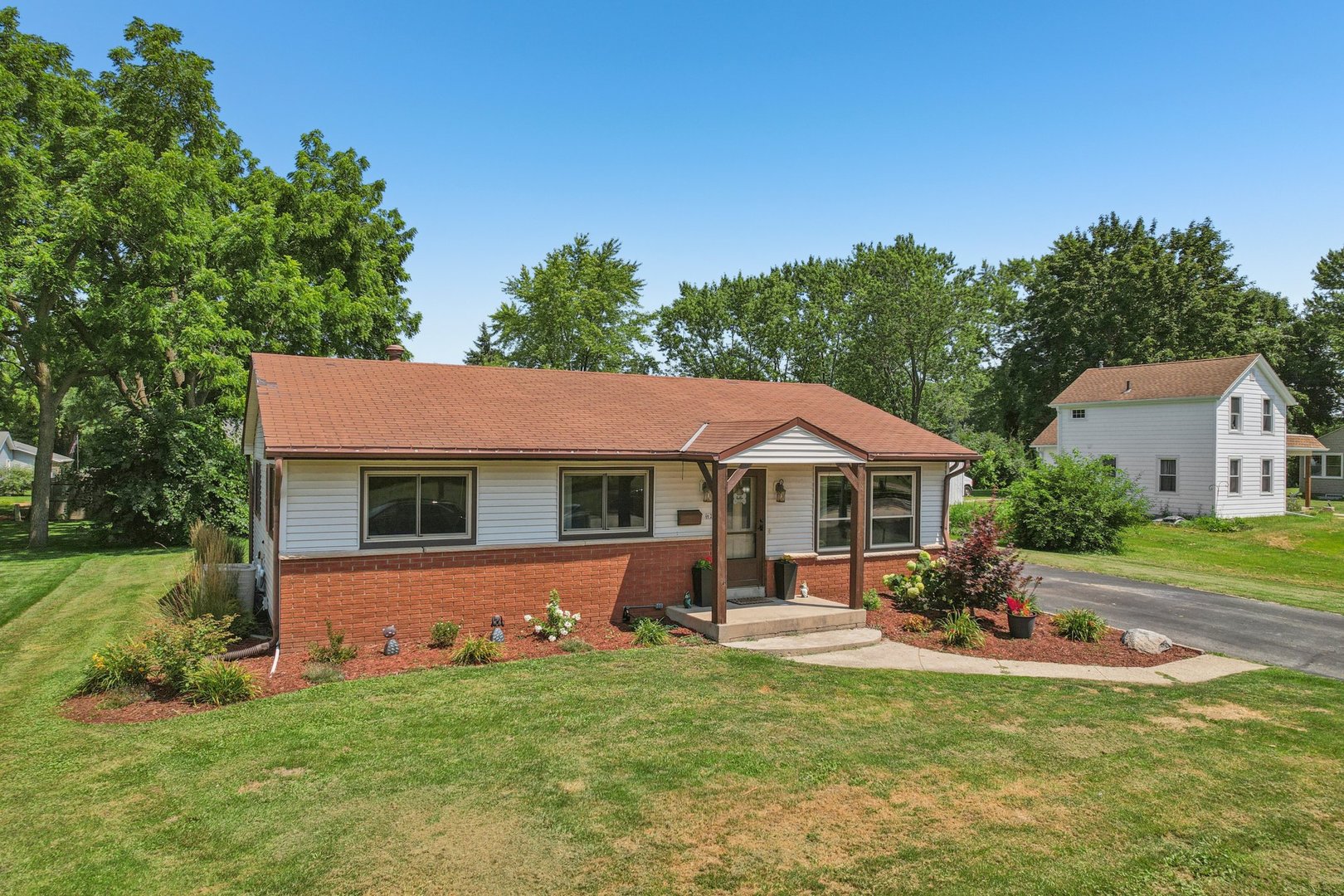 620 E Main Street, Waterford, WI 53185