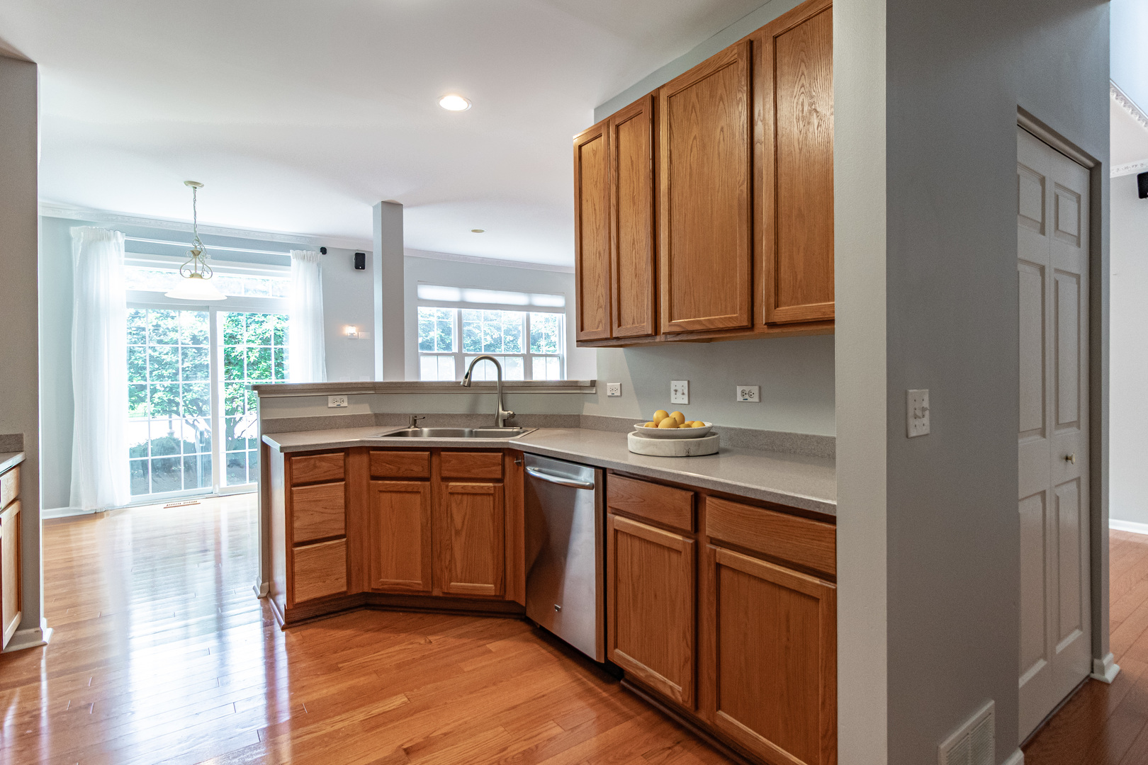 403 Shadow Creek Drive, Vernon Hills, IL 60061