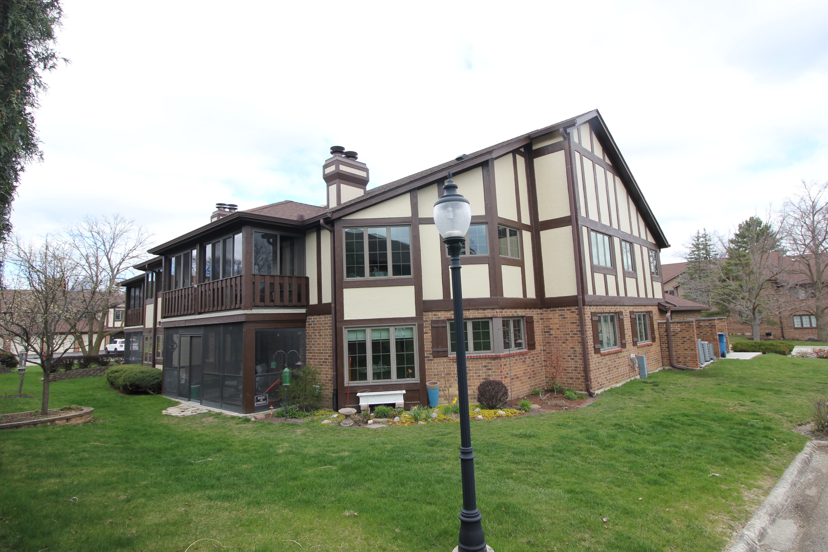 7853 W Oak Hills Court #2DR, Palos Heights, IL 60463