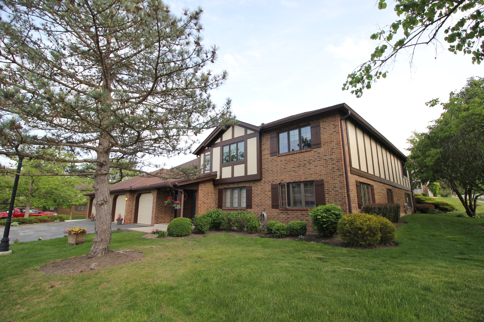 7853 W Oak Hills Court #2DR, Palos Heights, IL 60463