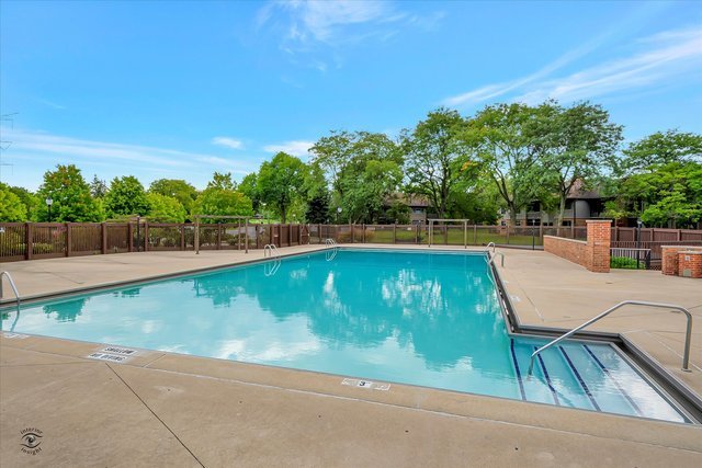 7853 W Oak Hills Court #2DR, Palos Heights, IL 60463