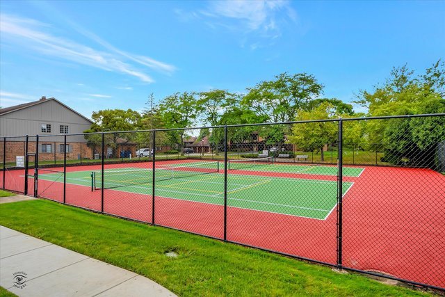 7853 W Oak Hills Court #2DR, Palos Heights, IL 60463