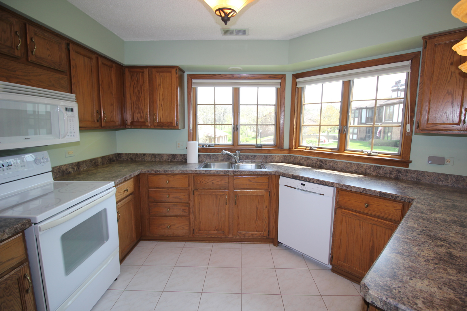 7853 W Oak Hills Court #2DR, Palos Heights, IL 60463