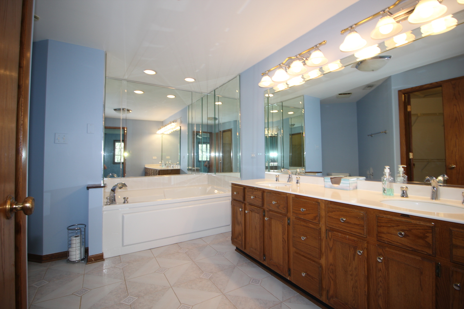 7853 W Oak Hills Court #2DR, Palos Heights, IL 60463