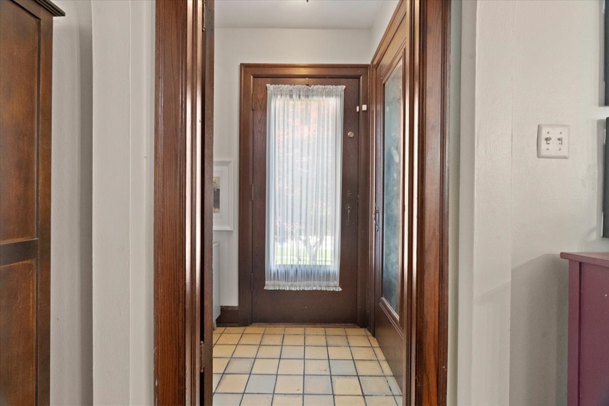 401 Stanley Avenue, Waukegan, IL 60085