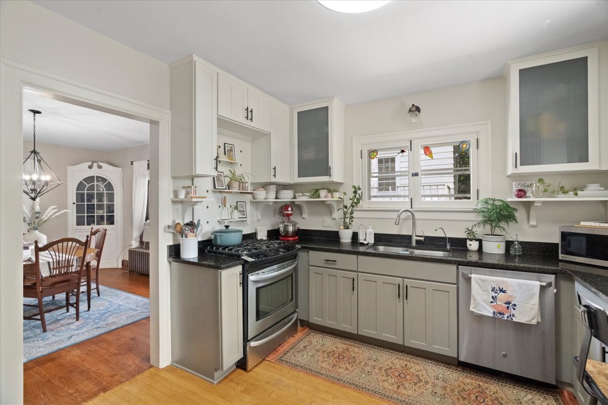 401 Stanley Avenue, Waukegan, IL 60085