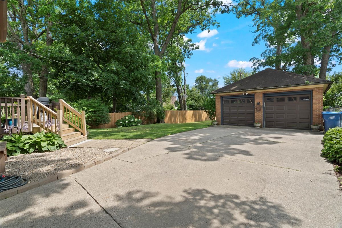 401 Stanley Avenue, Waukegan, IL 60085