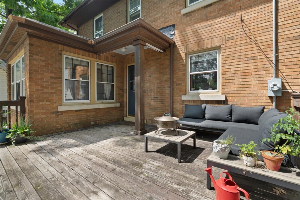 401 Stanley Avenue, Waukegan, IL 60085
