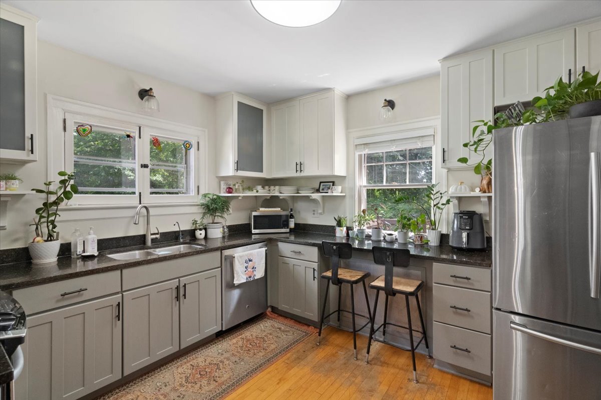401 Stanley Avenue, Waukegan, IL 60085