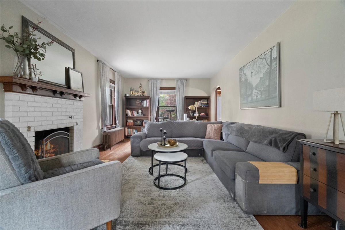 401 Stanley Avenue, Waukegan, IL 60085