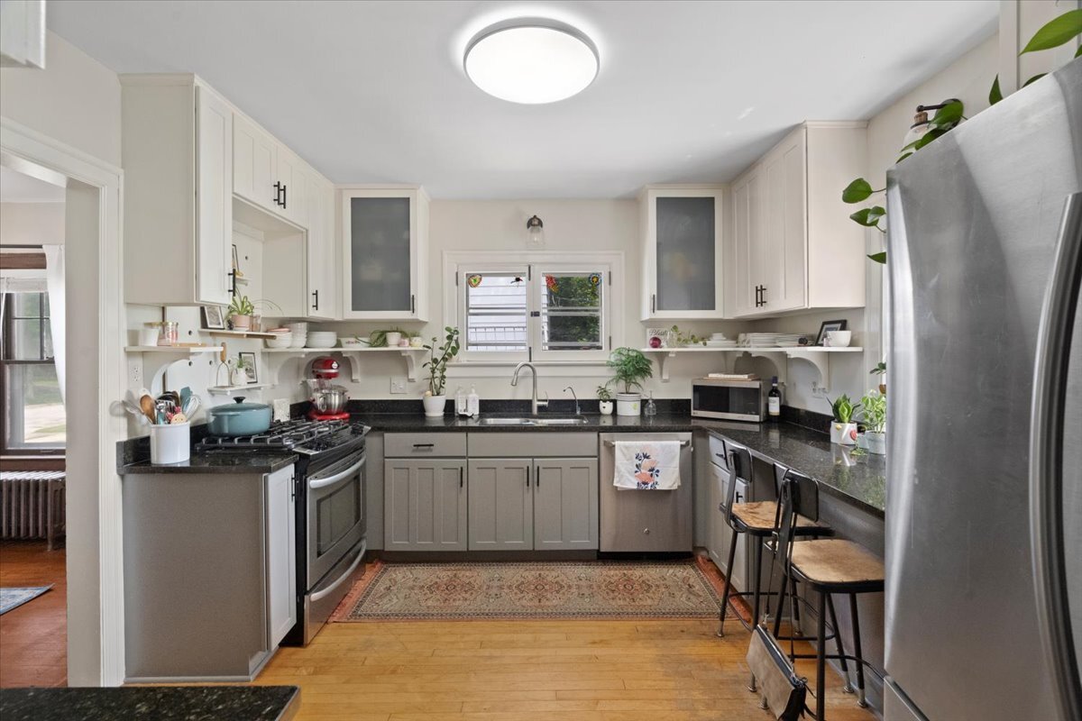 401 Stanley Avenue, Waukegan, IL 60085
