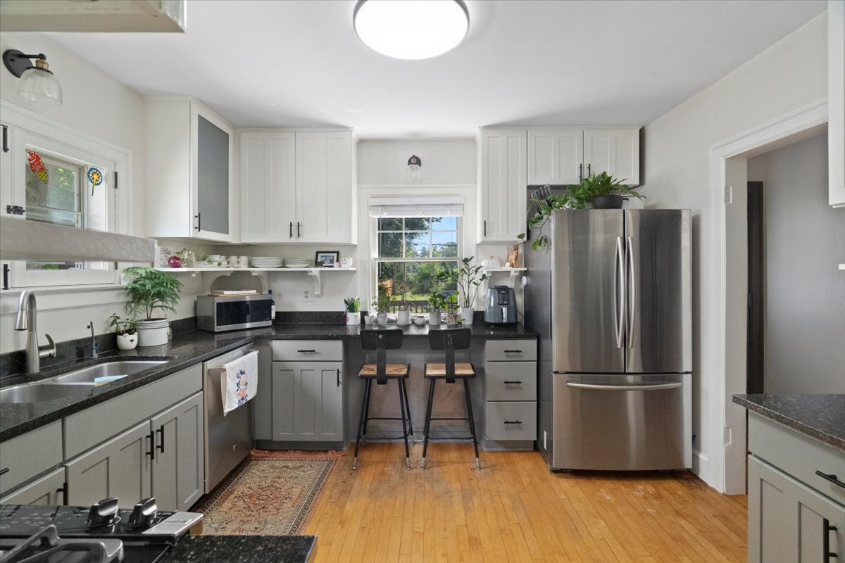 401 Stanley Avenue, Waukegan, IL 60085